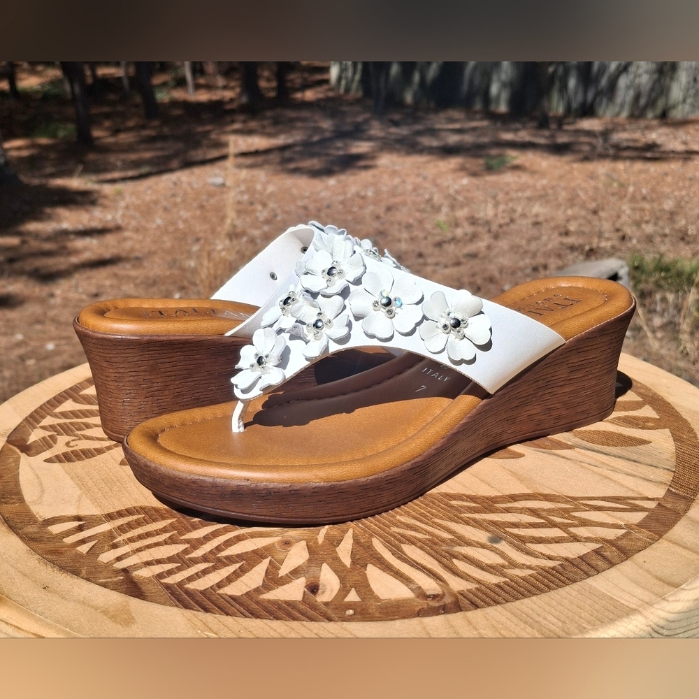 Italian Shoemakers Brynne White Leather Wedge Sandals 3D Floral Rhinestones 7